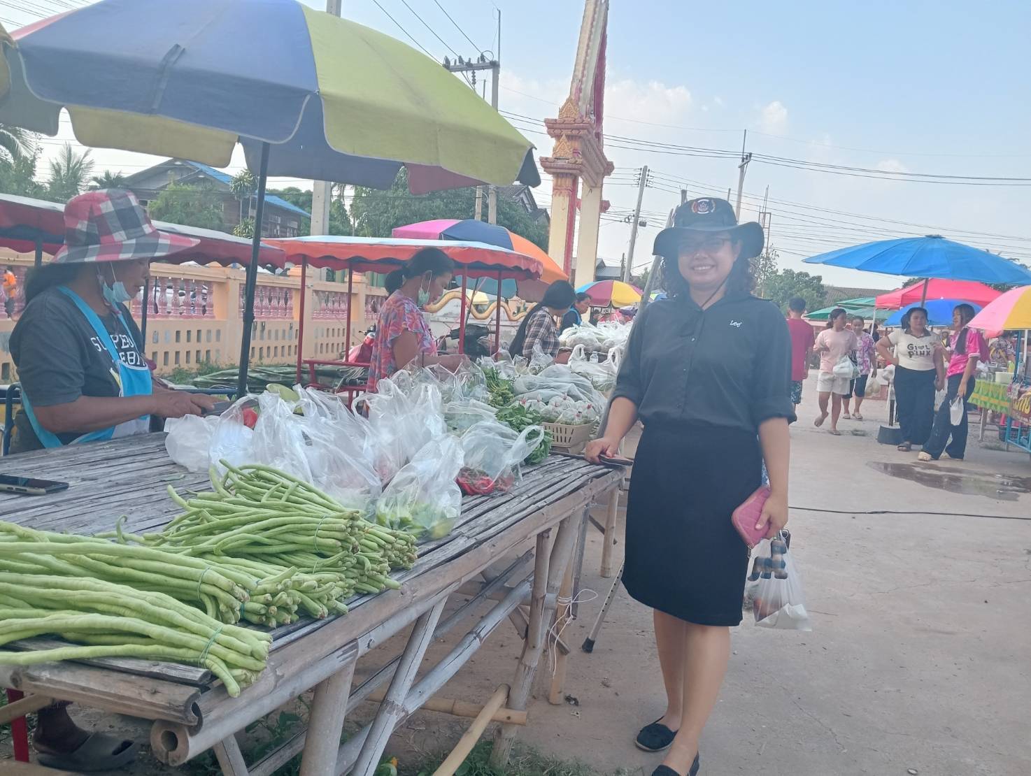 สพอ.หนองบัวแดง : ลงพื้นที่ติดตามสนับสนุนการดำเนินงานตลาดนัดคนไทยยิ้มได้