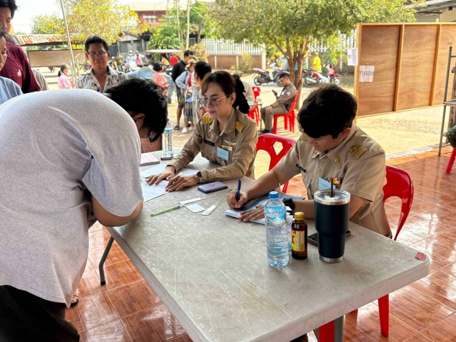 🪷 สพอ.หนองบัวแดง ส่งตัวแทนร่วมเป็นกรรมการเลือกผู้ใหญ่บ้าน บ้านลาดใต้ 🪷