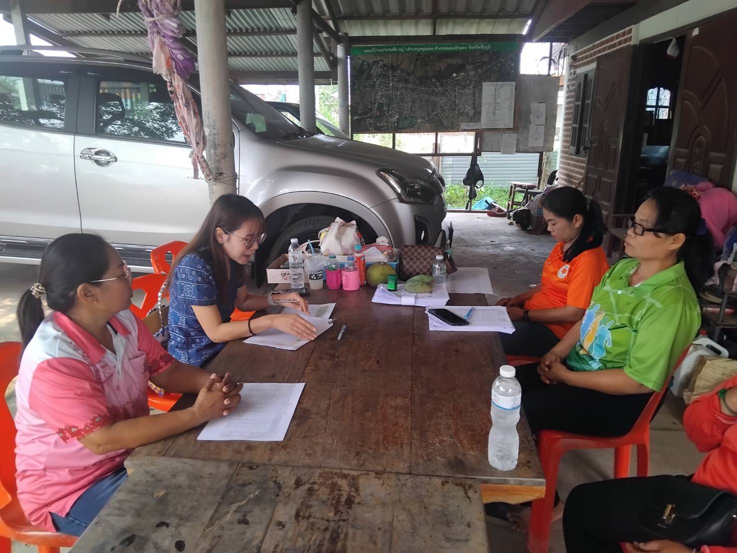 พช.หนองบัวแดง  : ลงพื้นที่ติดตามหนี้กองทุนพัฒนาบทบาทสตรี 