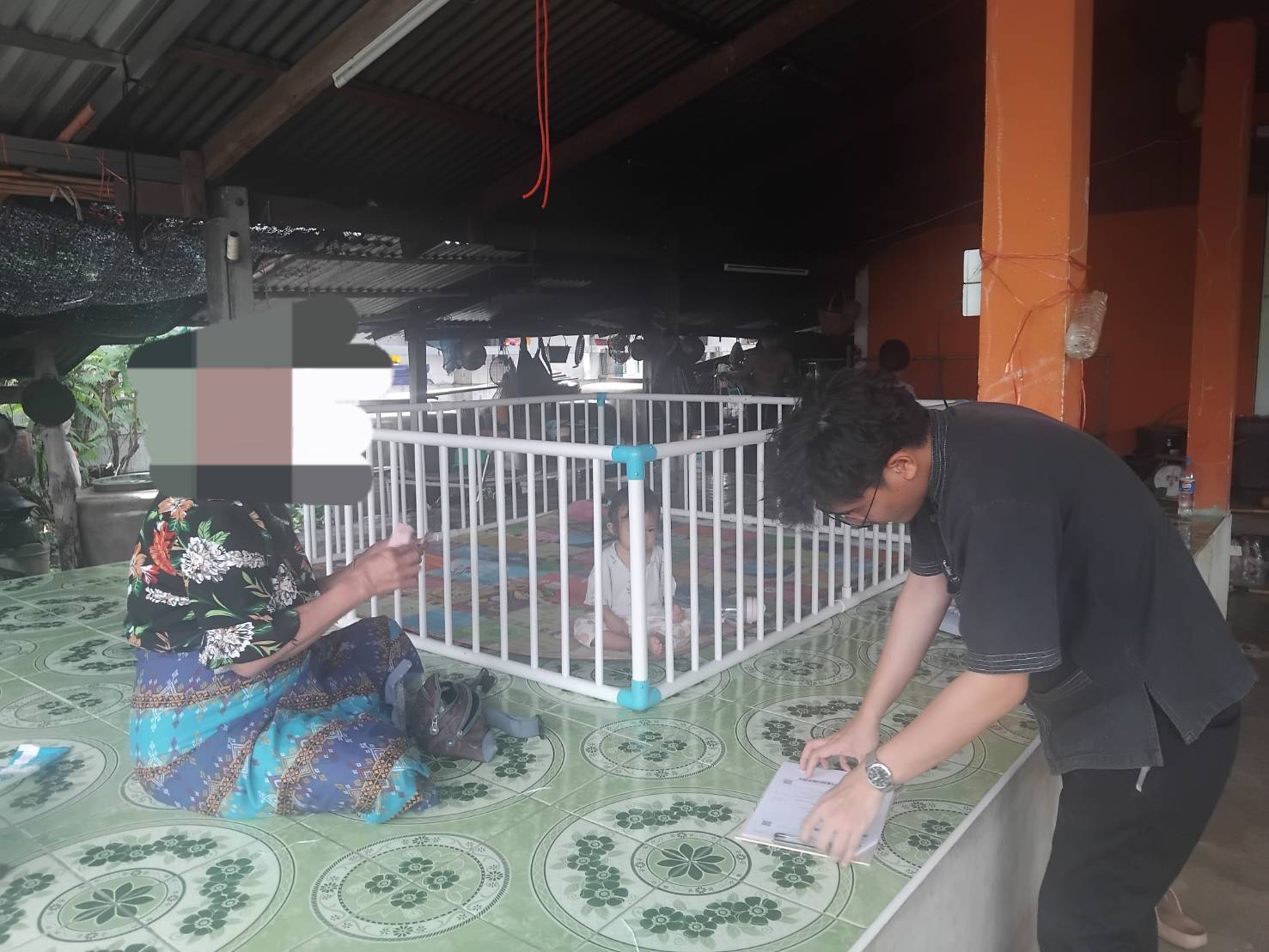 สพอ.หนองบัวแดง ลงพื้นที่อำนวยความสะดวกกลุ่มสตรีอาชีพกองทุนพัฒนาบทบาทสตรี 