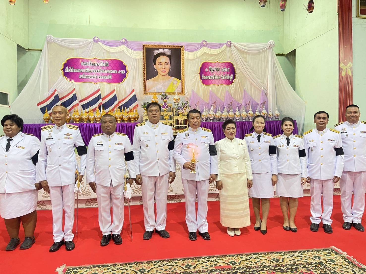📢 สพอ.หนองบัวแดง ร่วมพิธีถวายเครื่องราชสักการะและวางพานพุ่ม พร้อมพิธีจุดเทียนถวายพระพรชัยมงคล เนื่องในโอกาสพระราชพิธีมหามงคลเฉลิมพระชนมพรรษา 4 รอบ สมเด็จพระนางเจ้าฯ พระบรมราชินี 3 มิถุนายน 2569