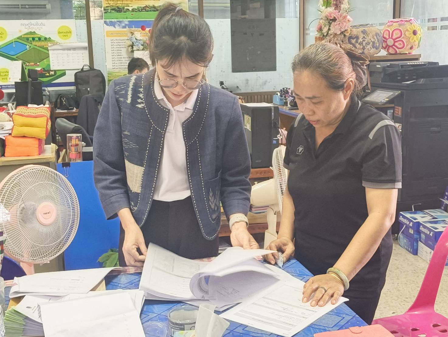 สพอ.อำนวยความสะดวกจดทะเบียน OTOP ให้แก่ผู้ประกอบการในพื้นที่อำเภอหนองบัวแดง